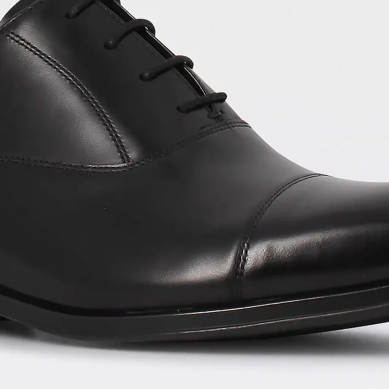 Comfort Oxford - sorte oxford pensko til herre i glanset skinn